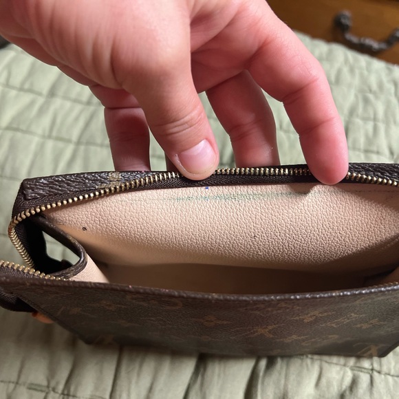LV Monogram Toiletry Pouch 19 - Picture 5 of 8